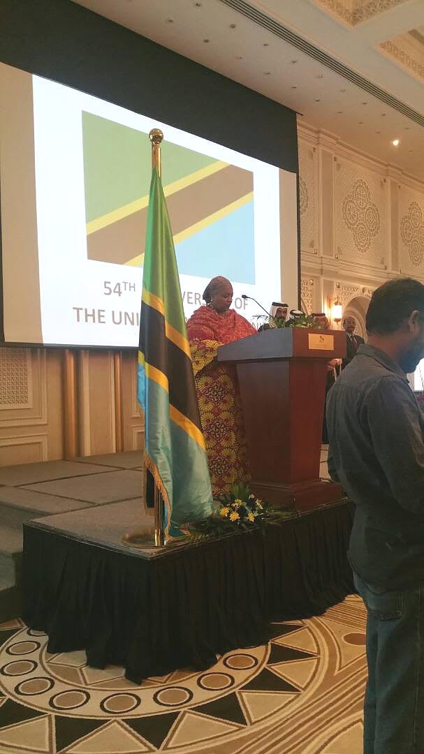 Balozi wa Tanzania nchini Qatar Mheshimiwa Fatma Rajab akitoa hotuba wakati wa Sherehe za kuadhimisha Muungano wa Tanganyika na Zanzibar